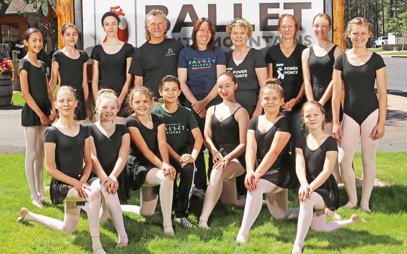 Students learn from master class expert